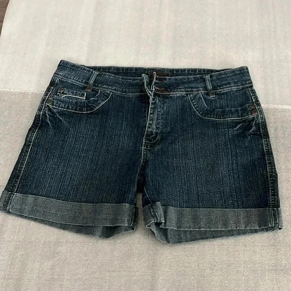 ❤️2/$30❤️[12]Vintage Revolt Dark Wash Jeans Shorts  with folded Hem - Picture 1 of 7
